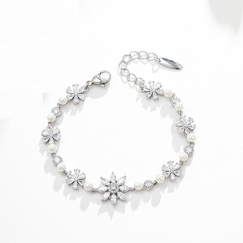 Exquisite Women's Flower Bracelet