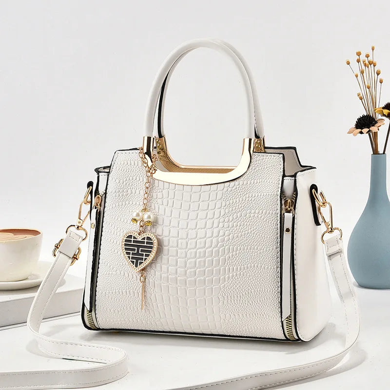 Women's Elegant Buckle Heart Chain Decor Handbag