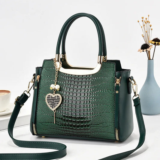 Women's Elegant Buckle Heart Chain Decor Handbag