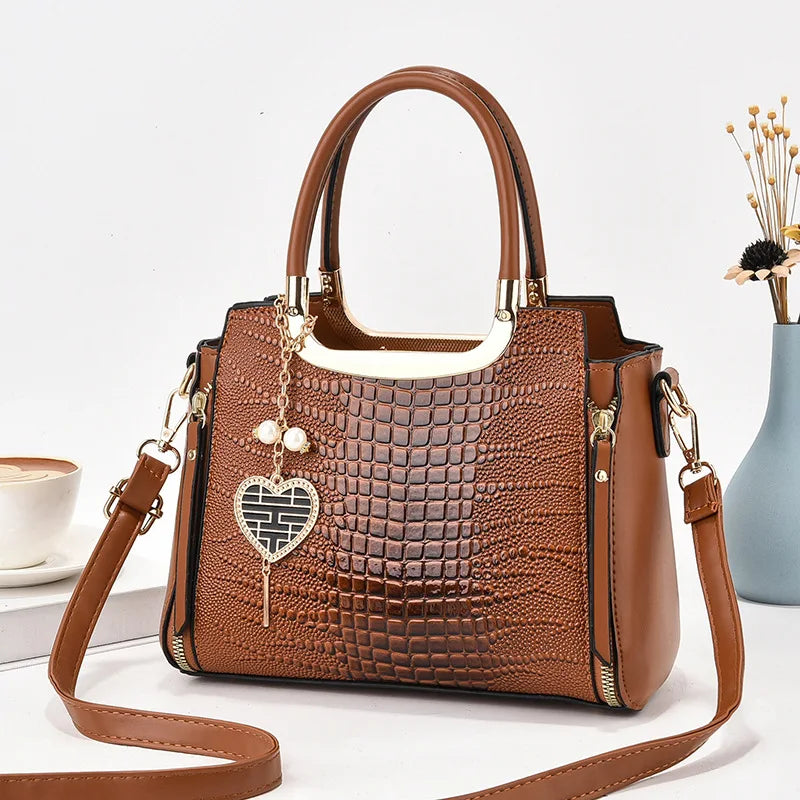 Women's Elegant Buckle Heart Chain Decor Handbag