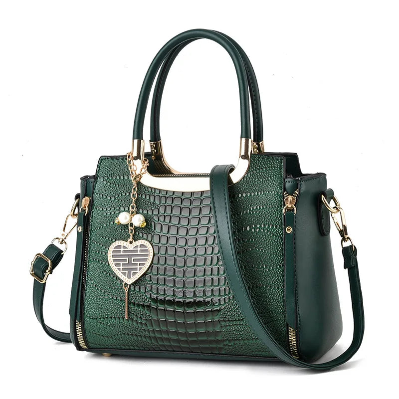 Women's Elegant Buckle Heart Chain Decor Handbag